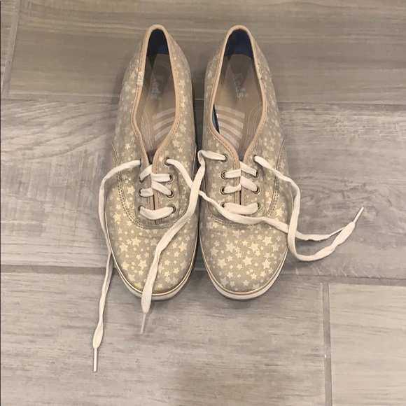 Gold meds with stars - Picture 2 of 8